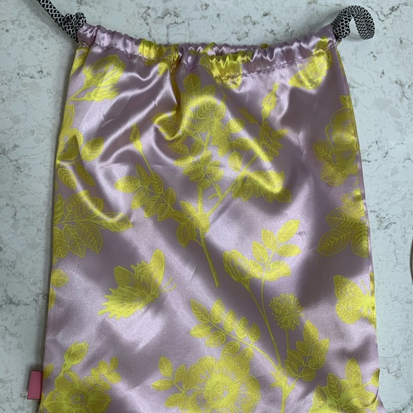 Refreshments Beauty Pouch.  Just reduced! - Picture 2 of 3